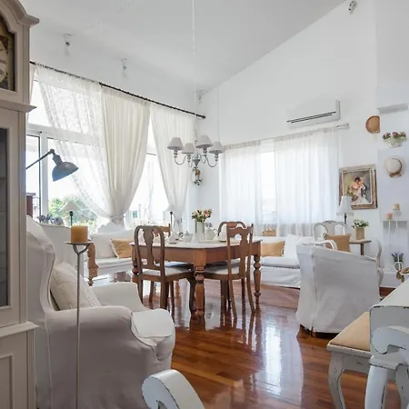 Villa Unique House By The Sea